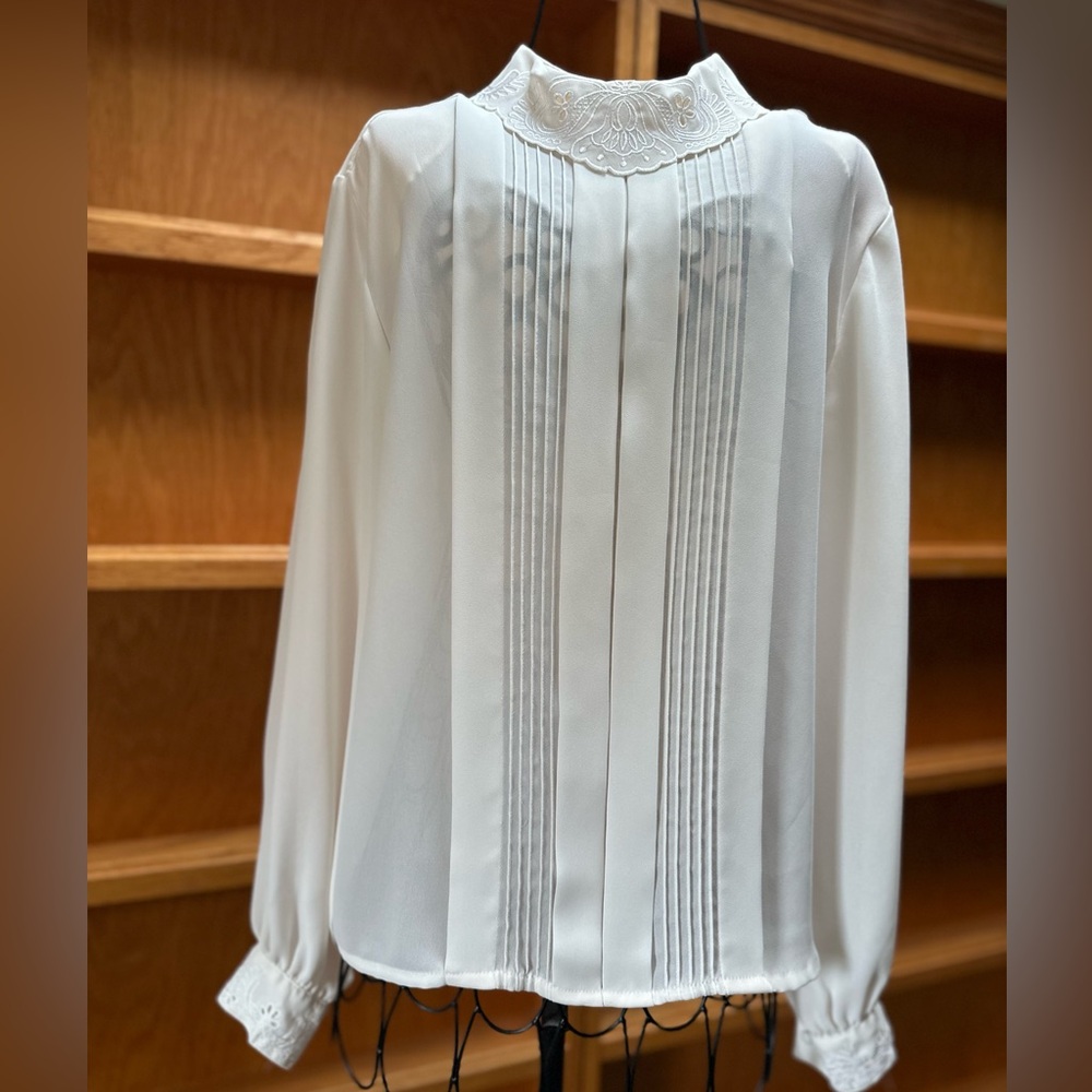 Vintage Karen Scott Cream Blouse with Embroidered Details